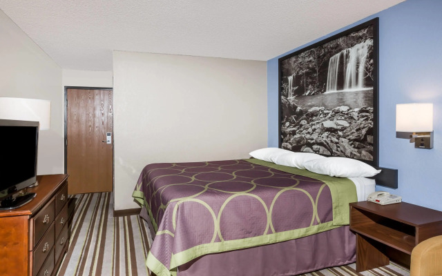 Super 8 by Wyndham Jonesboro