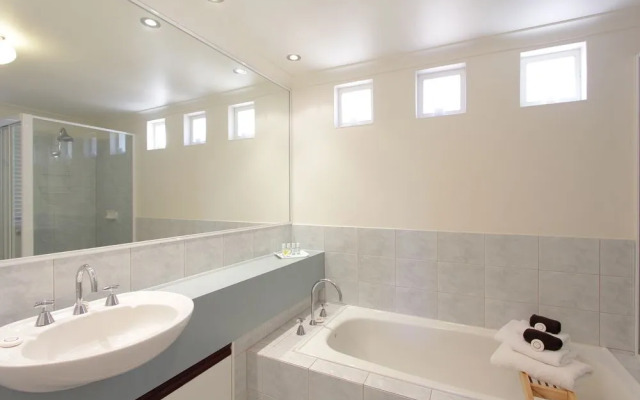 Tea Tree Manor - Perth Holiday Homes