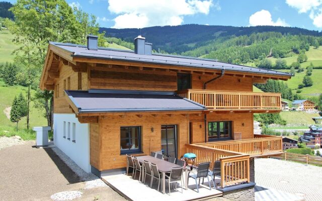 Luxury Chalet in Saalbach-Hinterglemm near Ski Area