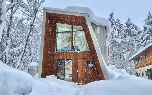 Sanzan Chalet by Hakuba White Fox Company