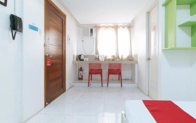 RedDoorz @ DBuilders Rooms Lower Bicutan