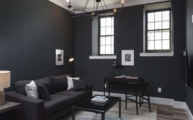 Bordeaux - Luxe LF Square Apts with Rooftop by Zencity