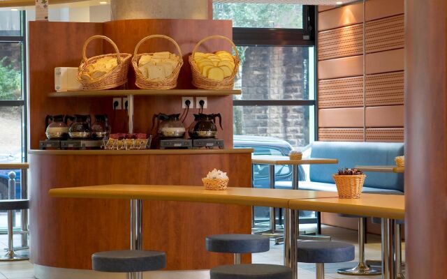 greet Hotel Paris porte de la Chapelle - Aréna