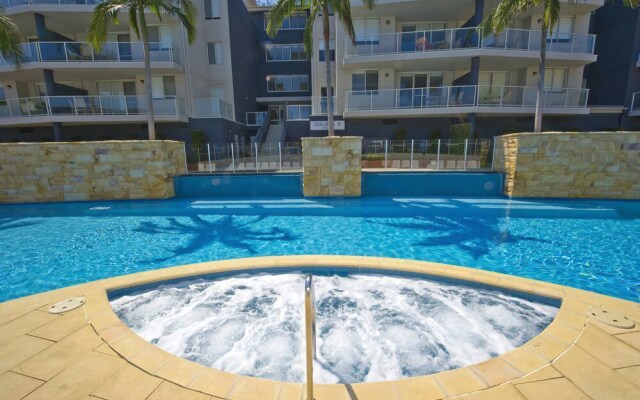 Mantra Aqua, Penthouse 83/1A Tomaree Street