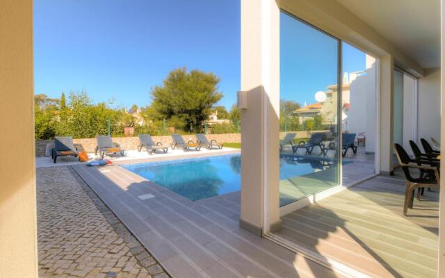 Villa Albufeira Golf Dois Superb V5 sleeps 12 Short Walk to Albufeira Centre