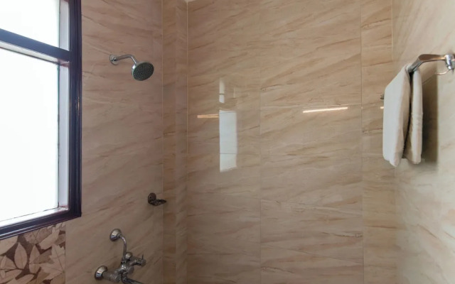 FabHotel Mannat Residency Sec 52