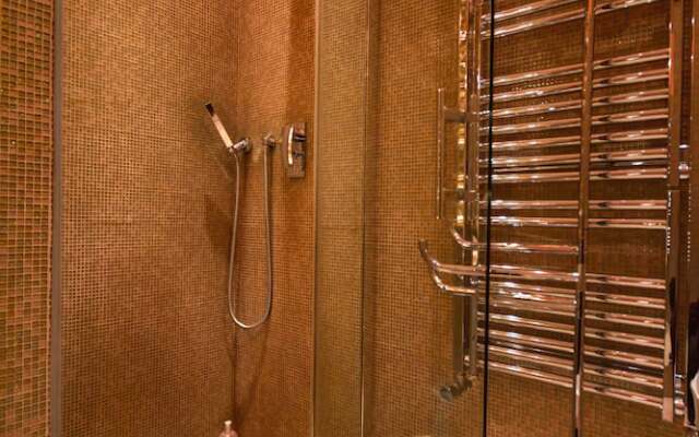 Home Holiday Magenta