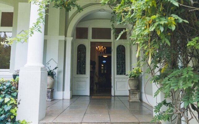 One of our top Picks in Pretoria - Lovely Spacious Room With Breakfast