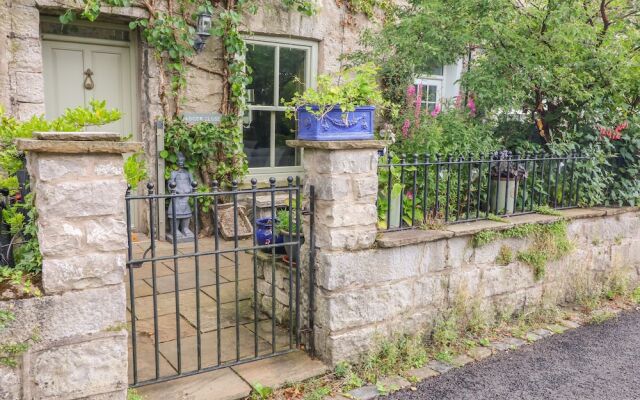 10 Castle Crescent
