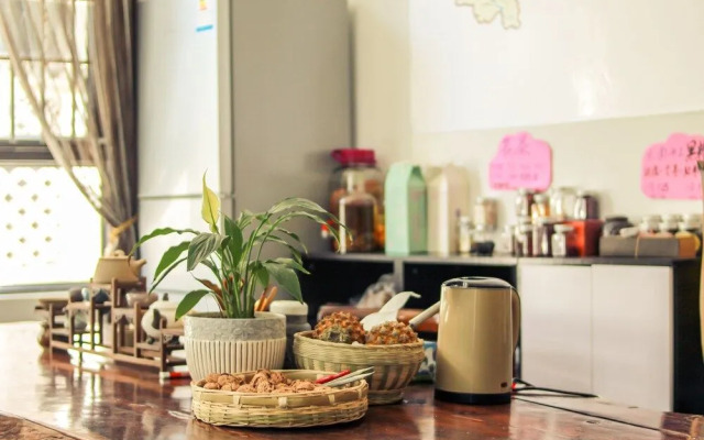 Dali 27 Cups of Wine Hongluo Inn