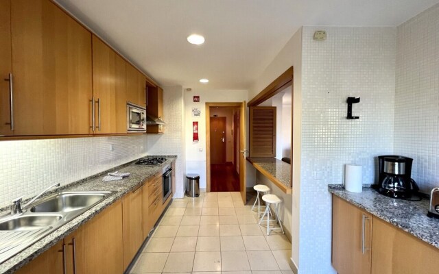 Albufeira Modern 4 With Pool by Homing