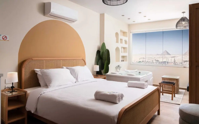 Jacuzzi Studio @ The Pyramids Free Airport Pickup
