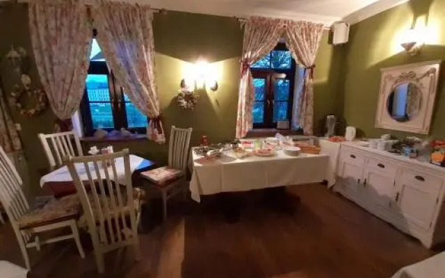 Hotelik & Restauracja Złota Kaczka