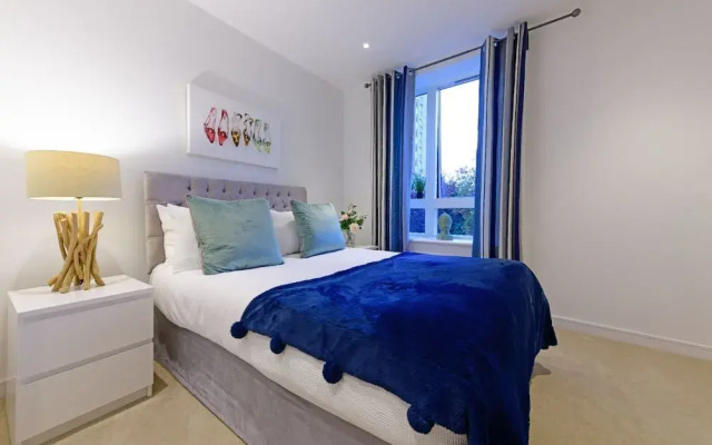Executive Apartment Near Chiswick and Kew Gardens
