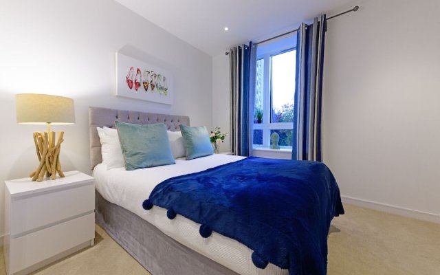 Executive Apartment Near Chiswick and Kew Gardens