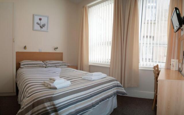 Chaplins Hotel - Guest house