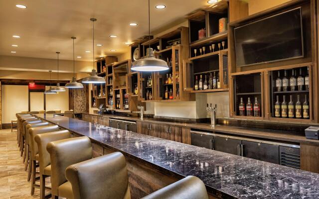 Embassy Suites by Hilton Tulsa I-44