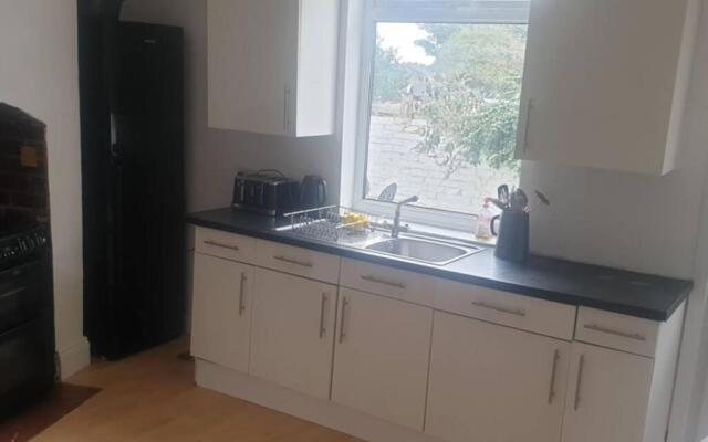 Hullidays - University Side Lg 4 bed House
