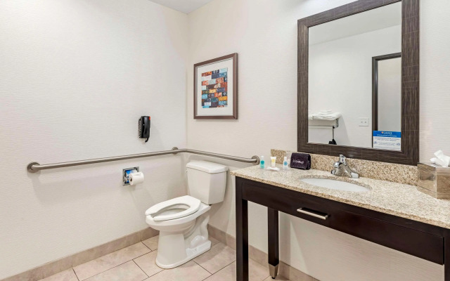 Comfort Inn & Suites Brighton Denver NE Medical Center