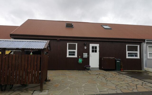Rose Cottage 70m2 Tórshavn with Parking