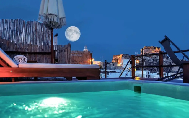 Santorini Rooftop Hot Tub Suite w Panoramic Views