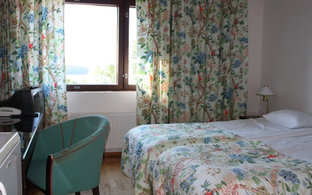 Summer Hotel Tott