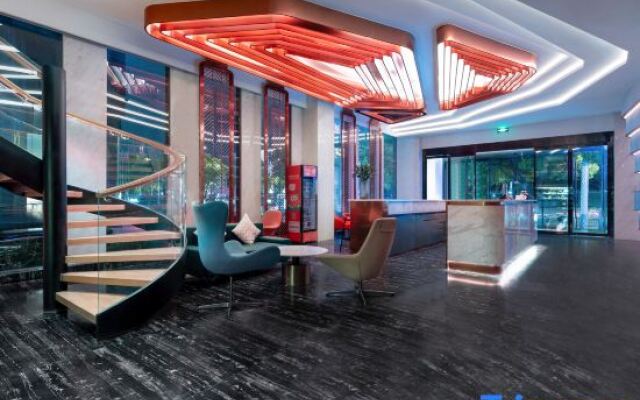 Qilai Light Luxury Hotel