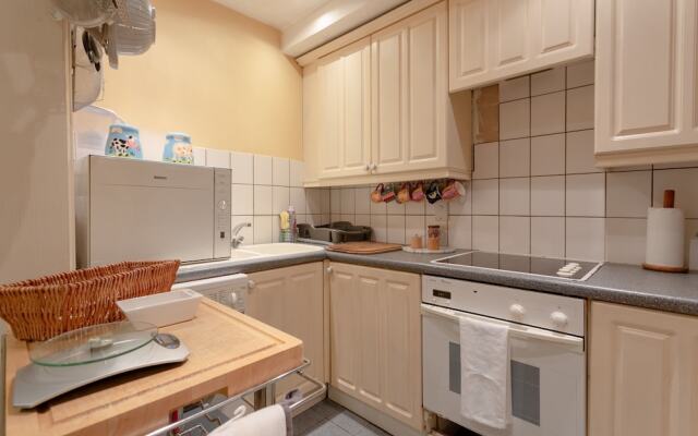 2 Bedroom Apartment With Garden in Chelsea