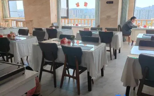 Pullman Hotel (Jinan Wanhong Plaza)
