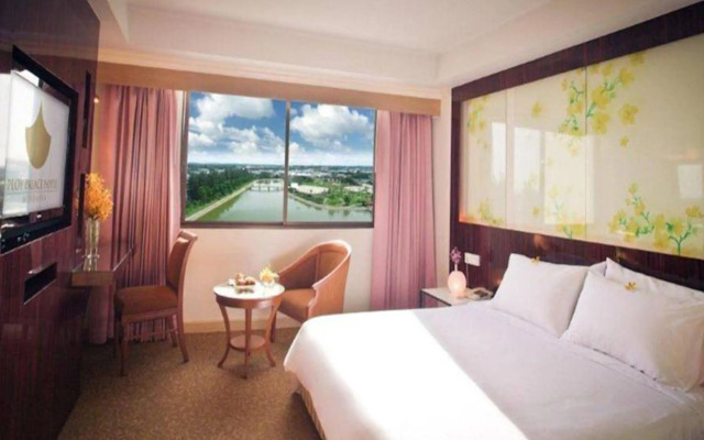 Ploy Palace Hotel