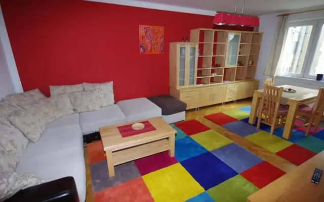 Happy Home Apartment