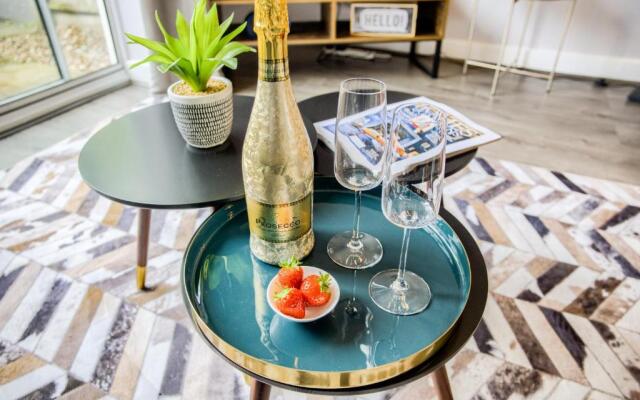 Cosy House │ RICOH │ M6 │ Sleeps 6 │ EMPOWER HOMES