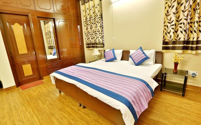 OYO Flagship 402 Hotel Noida Residency