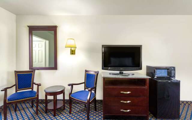 Days Inn by Wyndham Delta