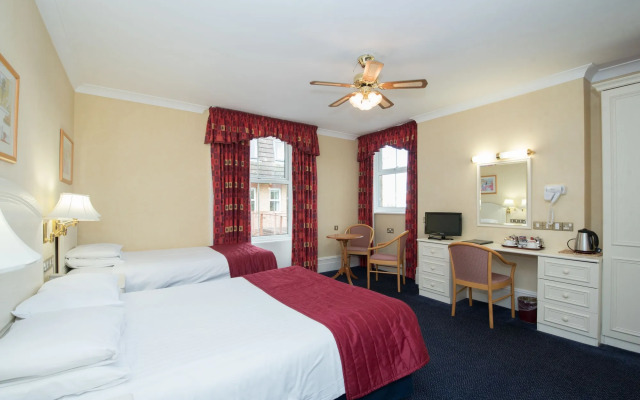 Elstead Hotel