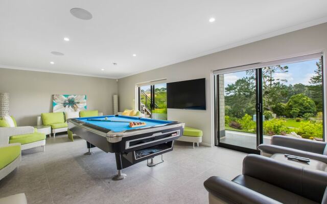 Luxe Whitford Mansion - Pool & Tennis Court