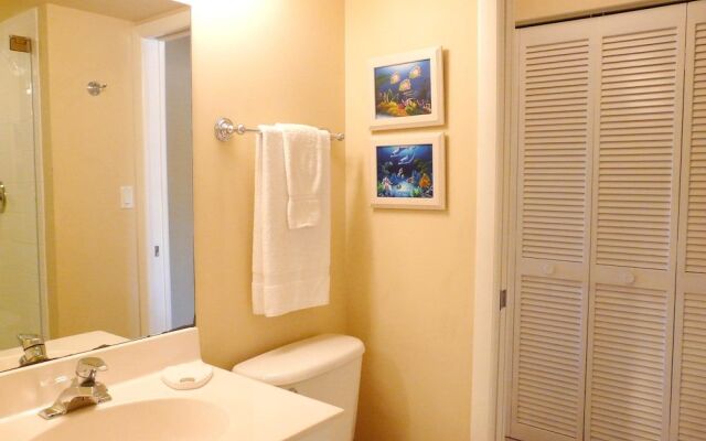 Relaxing Inland Condo With Pool and Steps to Beach