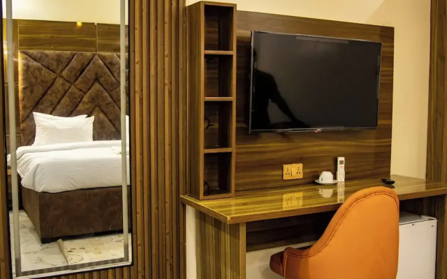 Nice-mason Serene and Suites