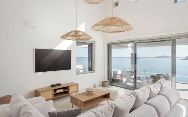 Luxurious Seafront Villa Karystos