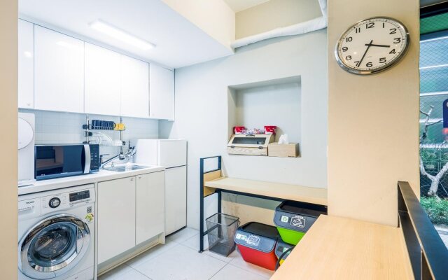 Hotel Sleepy Panda Stream Walk