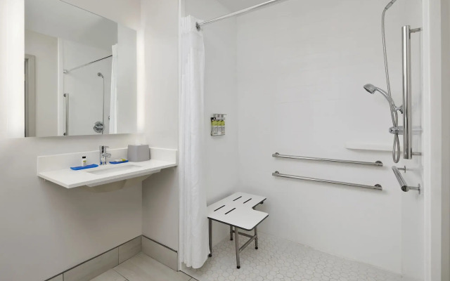 Holiday Inn Express Pensacola West - Navy Base by IHG