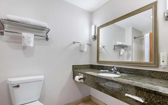 Quality Inn & Suites Fort Madison near Hwy 61