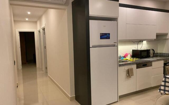 cozy 2 bedroom condo with pool and amenities