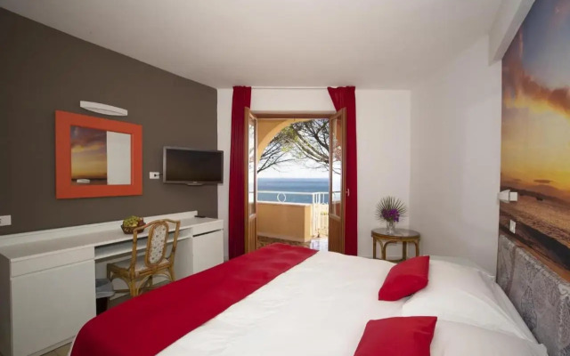 Perla del Golfo Resort