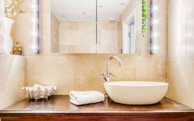 2bed w/ Covered Patio, 5 Mins to Paddington Stn