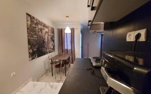 Urban Downtown Studio Back