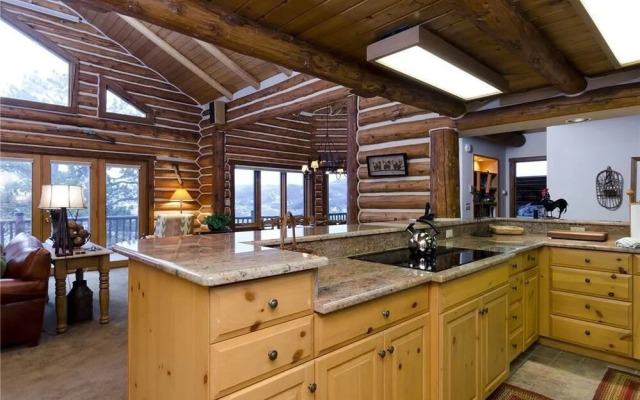 Ponderosa 6 Br Home by RedAwning