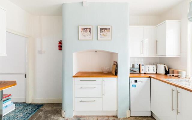 Shakespeare House, Free Parking, Town Centre Location