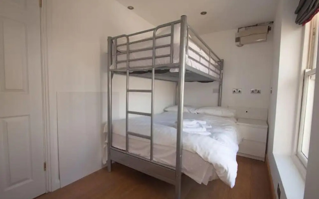 Just B - Apartment 4