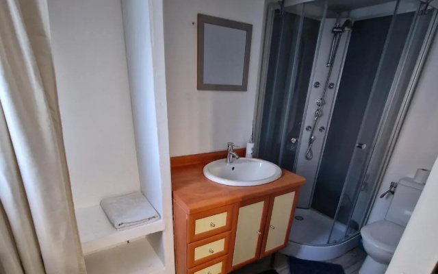 Studio quartier marais, terrasse rez de chaussée, jardin accessible, netflix